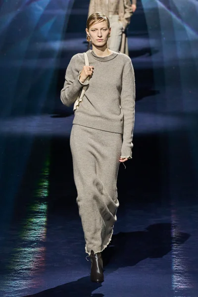 Look 27